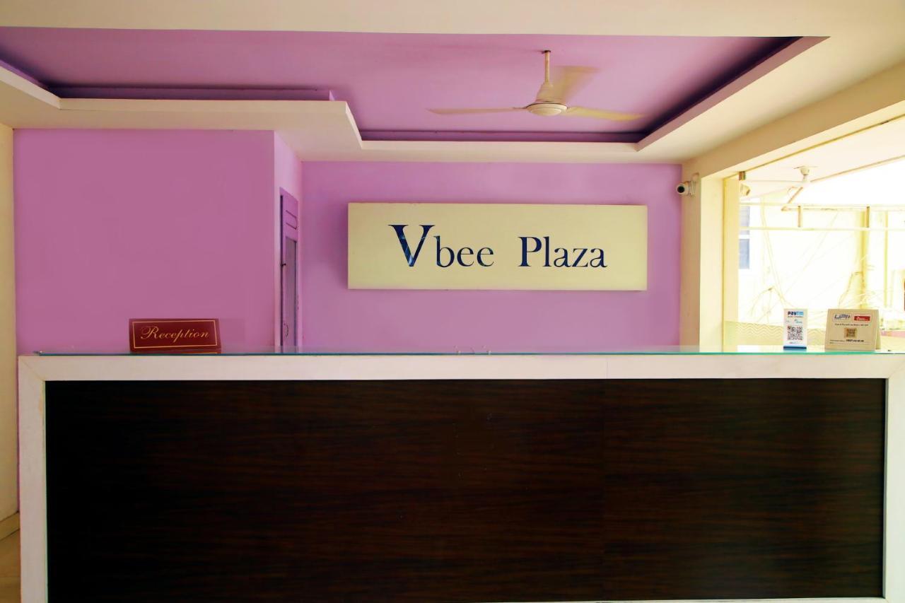 Hotel V Bee Plaza Thiruvananthapuram Esterno foto
